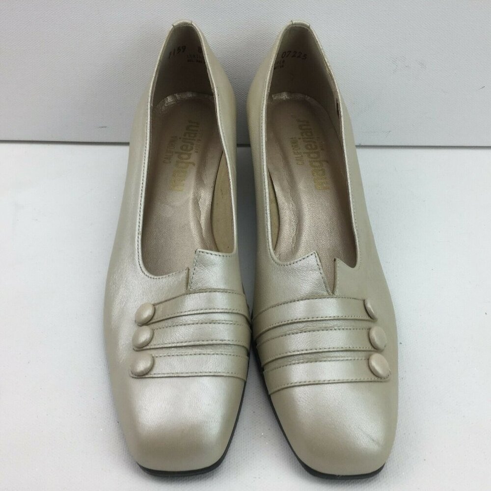 California Magdesians Womens Beige Leather Slip-On Shoes Pumps Heels Size 8.5